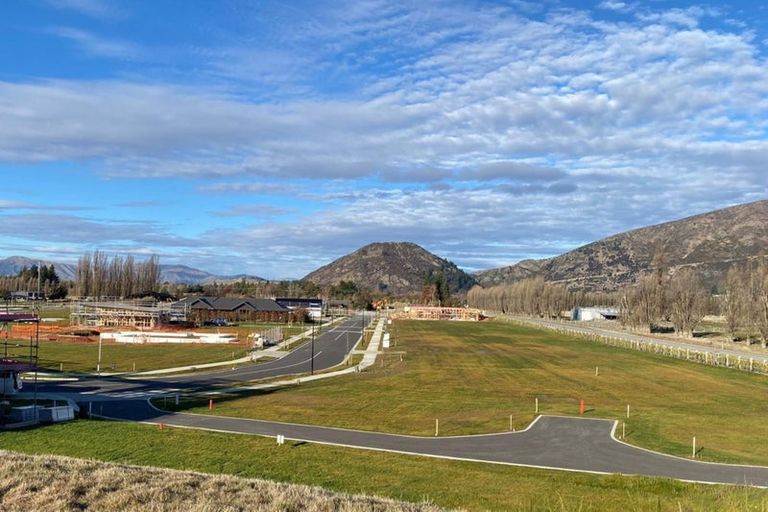 Photo of property in 23 Rubus Street, Wanaka, 9382