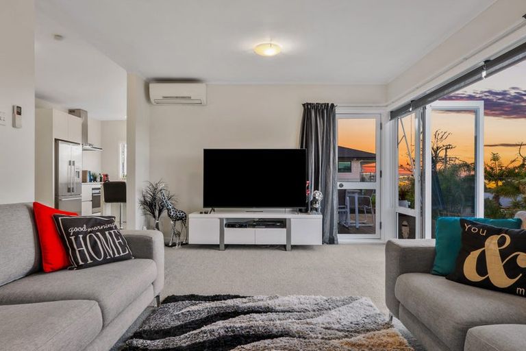 Photo of property in 52 Totara Road, Te Atatu Peninsula, Auckland, 0610