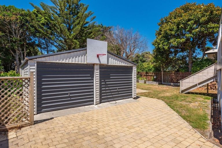 Photo of property in 198 Tutere Street, Waikanae Beach, Waikanae, 5036