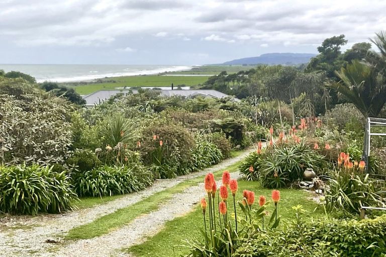 Photo of property in 20 Golden Sands Road, Barrytown, Runanga, 7873