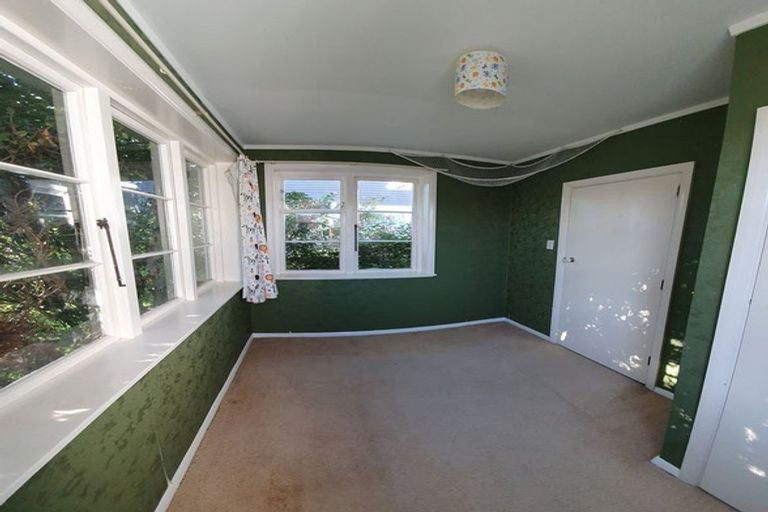 Photo of property in 96 Reynolds Street, Taita, Lower Hutt, 5011
