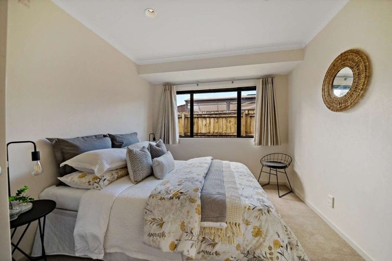 Photo of property in 25 Erne Crescent, East Tamaki, Auckland, 2016