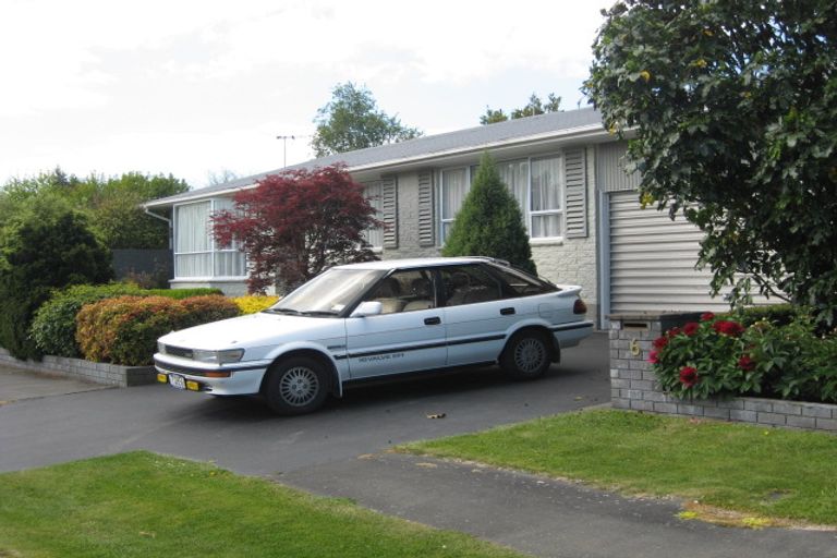 Photo of property in 6 Canberra Place, Redwood, Christchurch, 8051