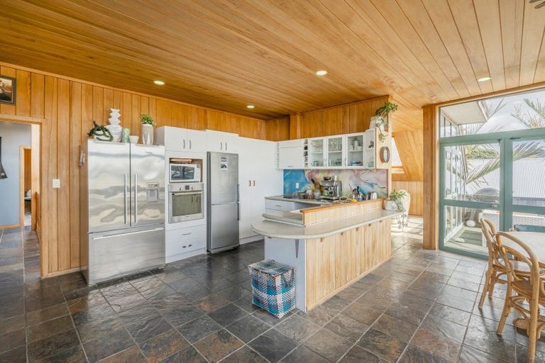 Photo of property in 24 Pye Place, Hot Water Beach, Whitianga, 3591