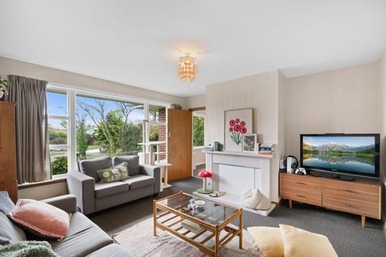 Photo of property in 2 Aileen Place, Upper Riccarton, Christchurch, 8041