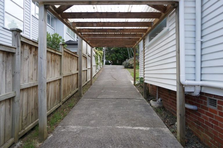 Photo of property in 494 Blockhouse Bay Road, Blockhouse Bay, Auckland, 0600