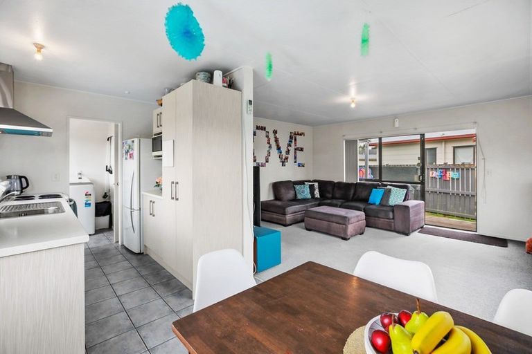 Photo of property in 12 Kentucky Crescent, Nawton, Hamilton, 3200