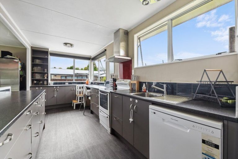 Photo of property in 24 Montjoy Street, Stratford, 4332