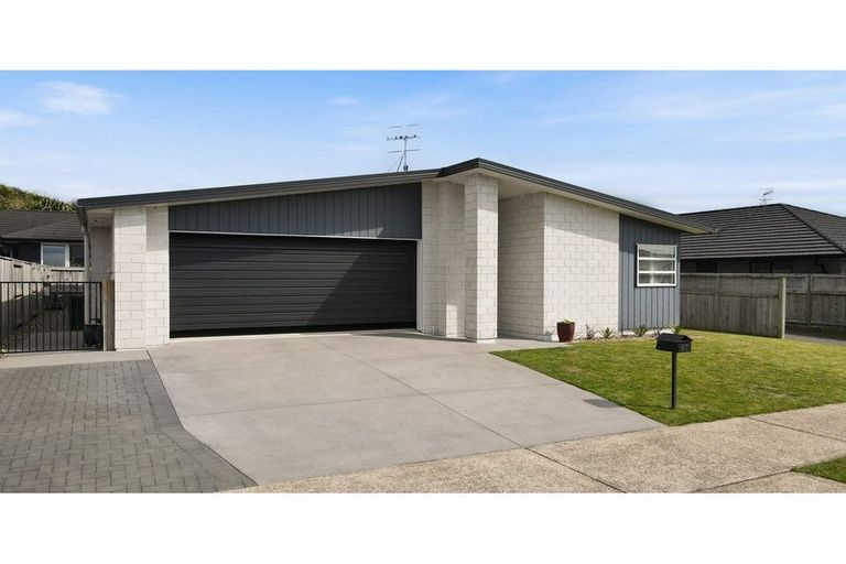 Photo of property in 57 Awataha Crescent, Pyes Pa, Tauranga, 3110