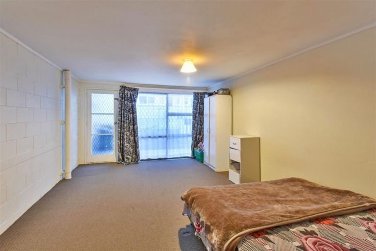 Photo of property in 2/215 Shirley Road, Papatoetoe, Auckland, 2025