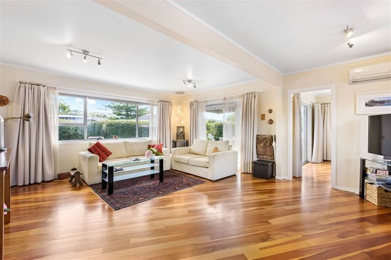 Photo of property in 4 Hatton Road, Orewa, 0931