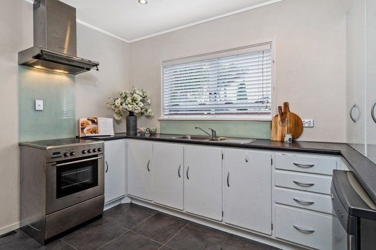 Photo of property in 2a Kurnell Drive, Botany Downs, Auckland, 2010