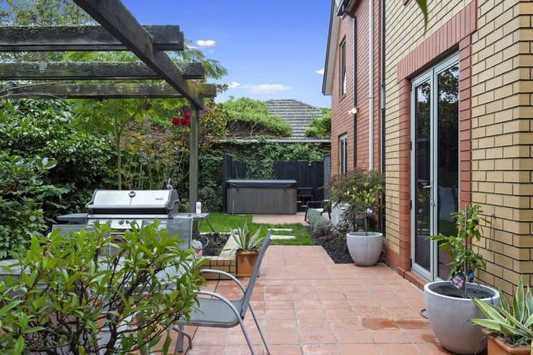 Photo of property in 15a Chilcombe Street, Ilam, Christchurch, 8041