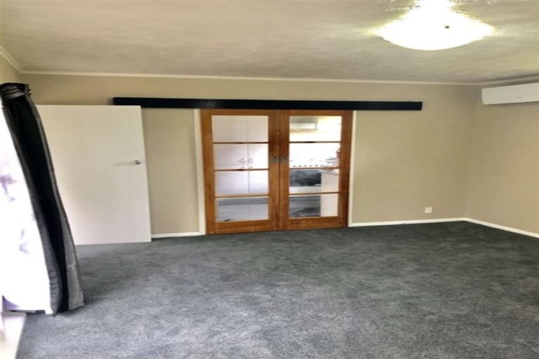 Photo of property in 3 Tamariki Avenue, Kelston, Auckland, 0602