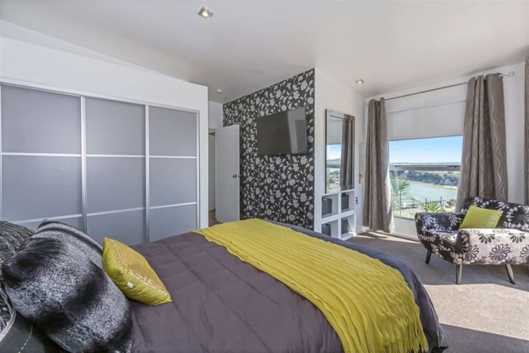 Photo of property in 61 Roberts Road, Matakatia, Whangaparaoa, 0930