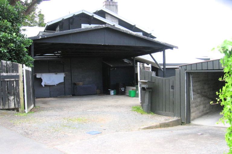 Photo of property in 252 Devonport Road, Tauranga, 3110