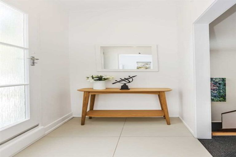 Photo of property in 2/59 Hungerford Road, Houghton Bay, Wellington, 6023