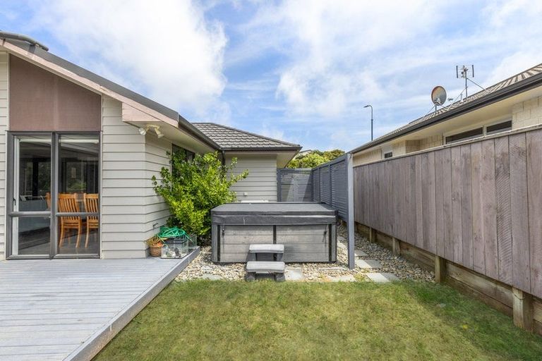 Photo of property in 10 Tararua Close, Aotea, Porirua, 5024
