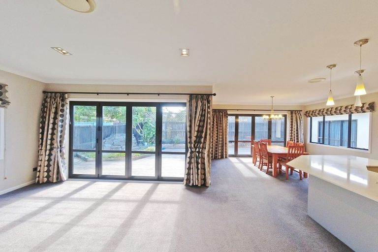 Photo of property in 30 Sandwich Road, St Andrews, Hamilton, 3200