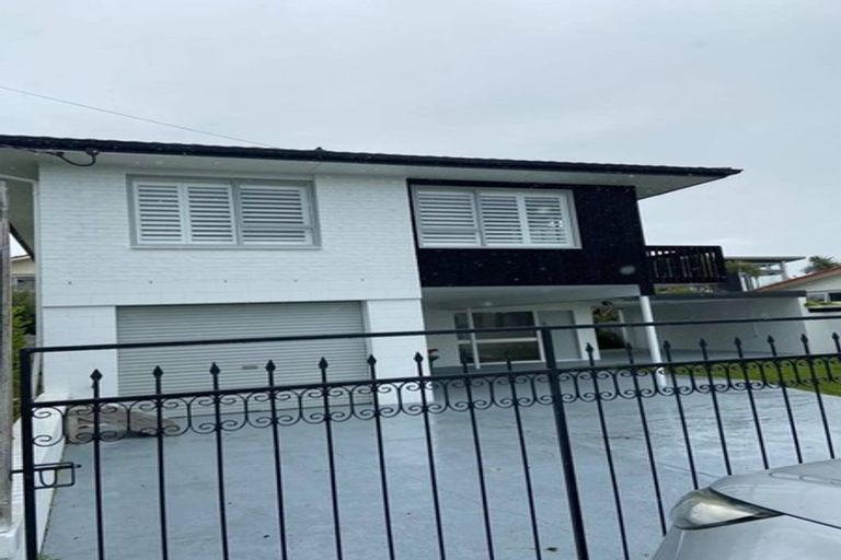 Photo of property in 3 Mirwill Road, Rothesay Bay, Auckland, 0630