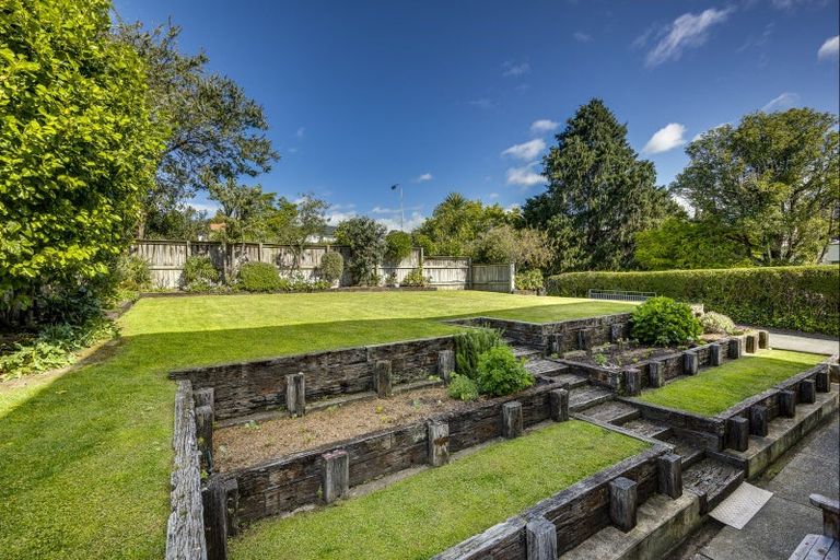 Photo of property in 8 Lambton Road, Hospital Hill, Napier, 4110