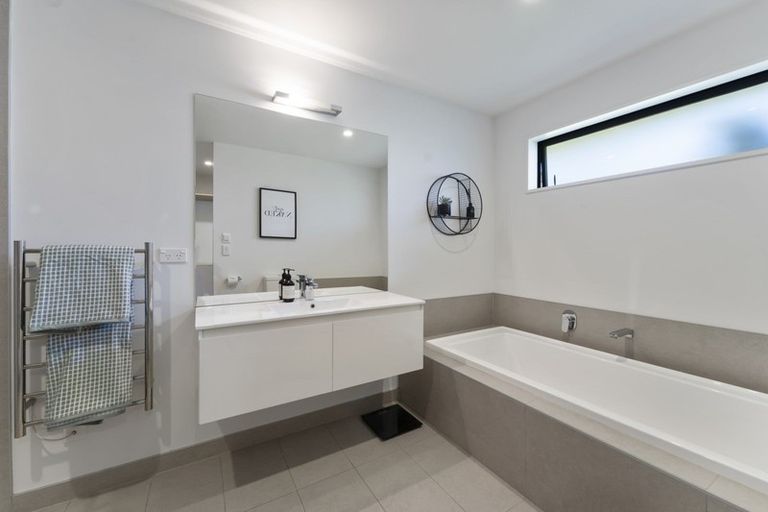 Photo of property in 39 Springbank Grove, Lower Shotover, Queenstown, 9371