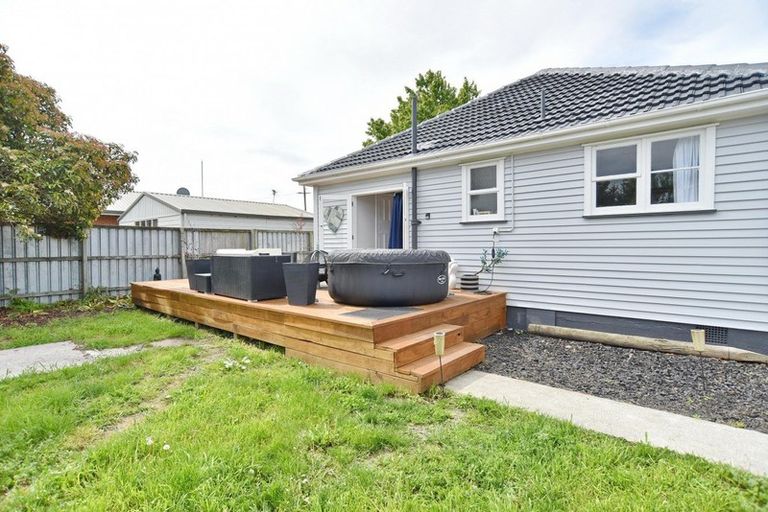 Photo of property in 28 Douglas Road, Amberley, 7410