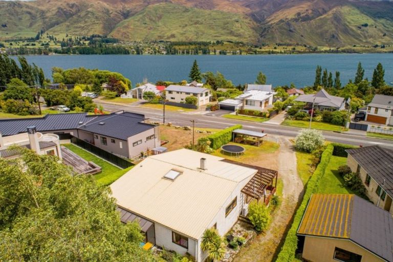 Photo of property in 27 Beacon Point Road, Wanaka, 9305
