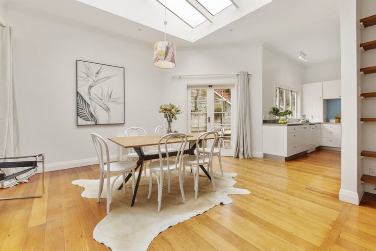 Photo of property in 41 Fairview Crescent, Kelburn, Wellington, 6012