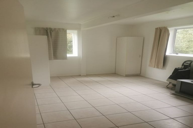 Photo of property in 244 Boord Crescent, Kumeu, 0891