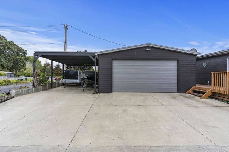 Photo of property in 18 Athenree Road, Athenree, Katikati, 3177