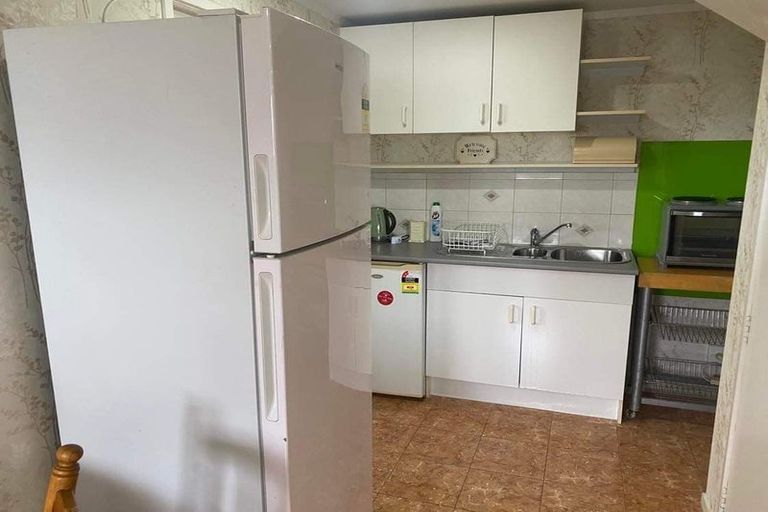 Photo of property in 13 Hueglow Rise, West Harbour, Auckland, 0618