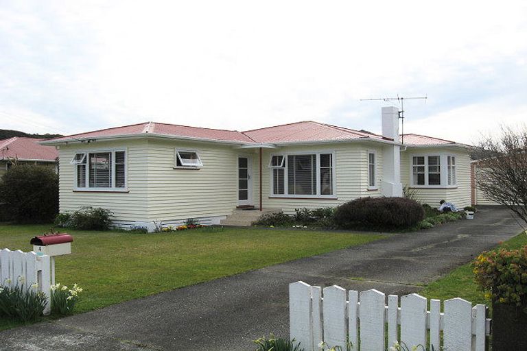 Photo of property in 4 Ashforth Street, Wainuiomata, Lower Hutt, 5014