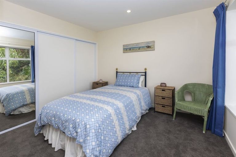 Photo of property in 42 Moncks Spur Road, Redcliffs, Christchurch, 8081