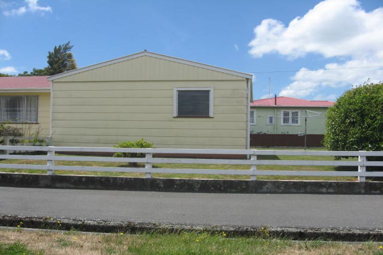 Photo of property in 17 Kiwi Street, Pahiatua, 4910