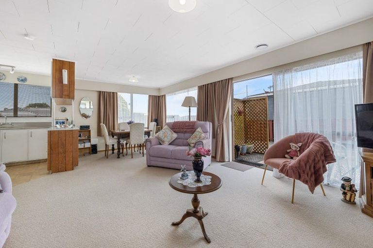 Photo of property in 1/12 Hori Street, Vogeltown, New Plymouth, 4310