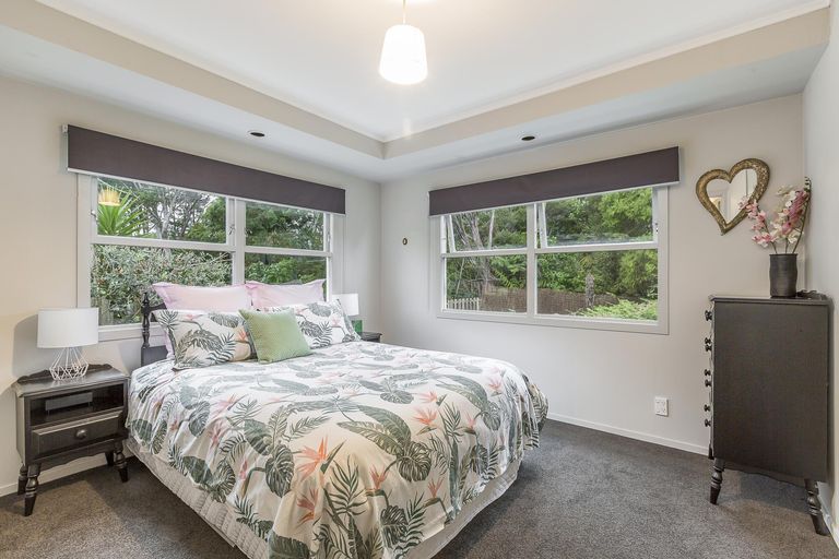 Photo of property in 44 Taupo Street, Green Bay, Auckland, 0604