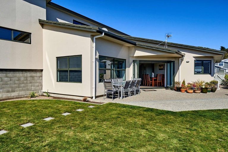 Photo of property in 32 Aspiring Terrace, Aotea, Porirua, 5024