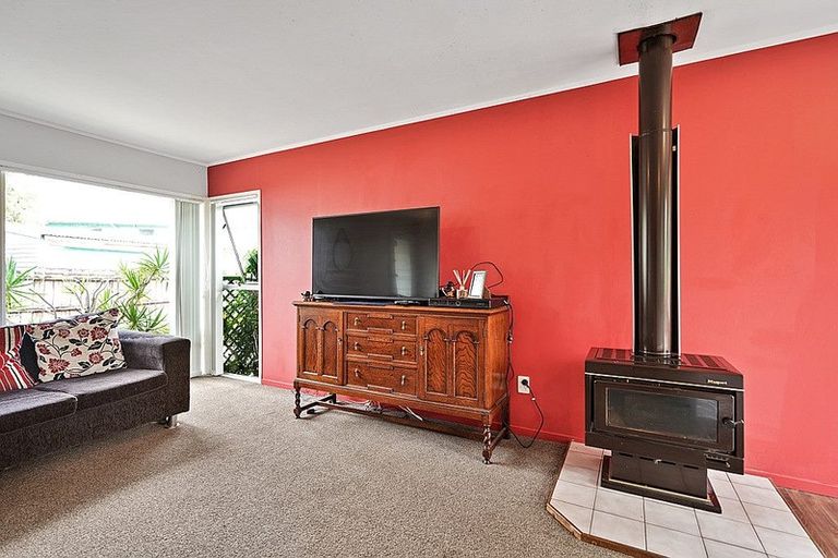 Photo of property in 1/20 Mile Place, Henderson, Auckland, 0612
