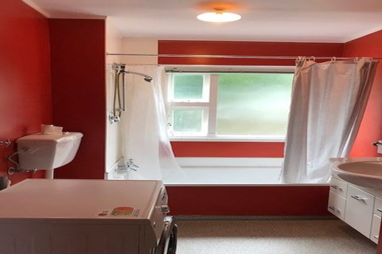 Photo of property in 2/2 Scarborough Terrace, Mount Victoria, Wellington, 6011