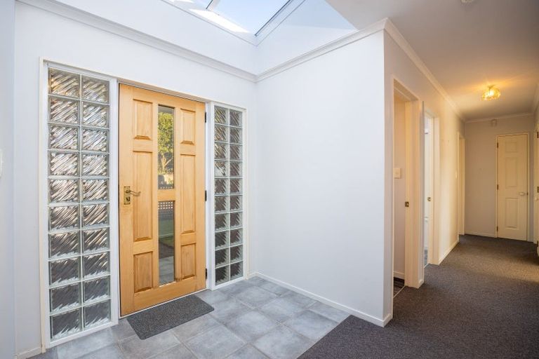 Photo of property in 3a Kinross Drive, Merrilands, New Plymouth, 4312