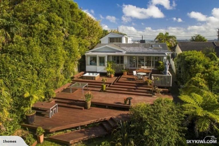 Photo of property in 471 East Coast Road, Murrays Bay, Auckland, 0630