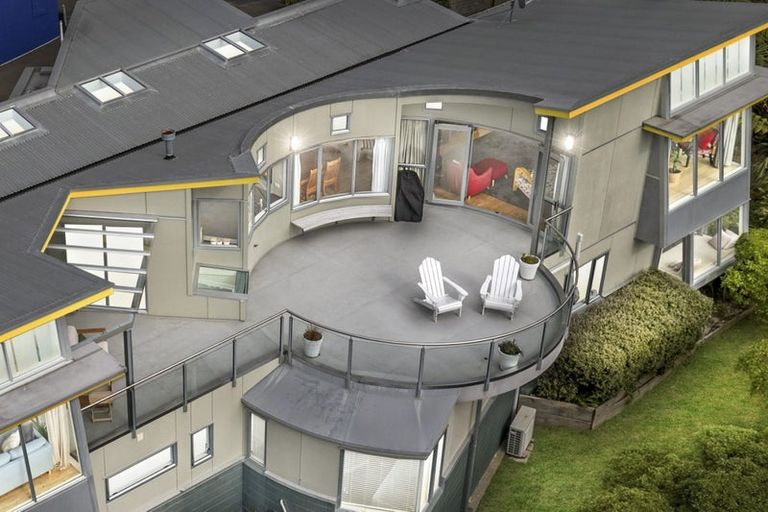 Photo of property in 5 Cavalry Close, Crofton Downs, Wellington, 6035