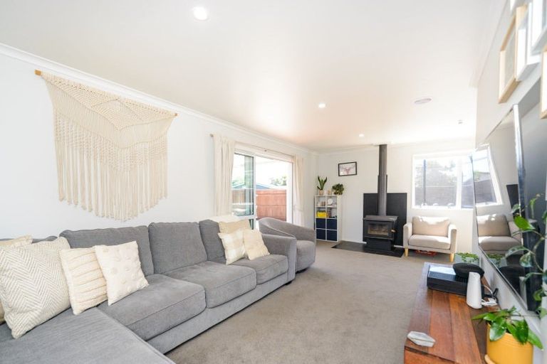 Photo of property in 40 Acacia Street, Kelvin Grove, Palmerston North, 4414