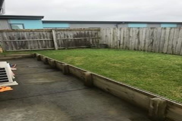 Photo of property in 116a Royal Road, Massey, Auckland, 0614