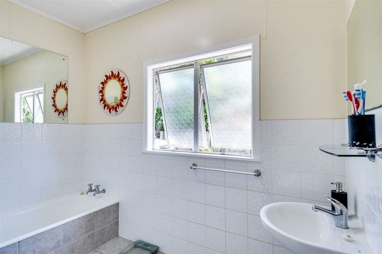 Photo of property in 4 Windsor Road, Waipawa, 4210