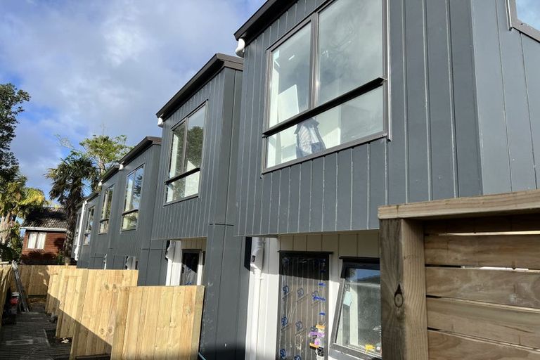 Photo of property in 6/43 Tirimoana Road, Te Atatu South, Auckland, 0602