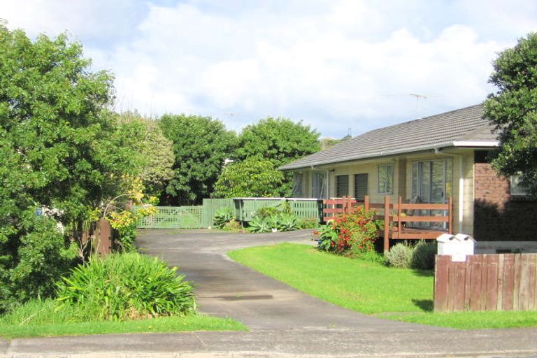 Photo of property in 12 Bay Street, Red Beach, 0932