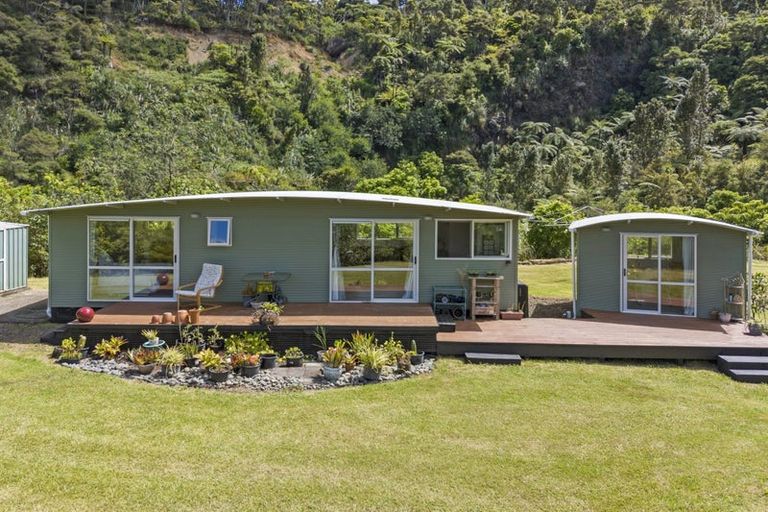 Photo of property in 46 Stoney Creek Drive, Waitakere, Henderson, 0782