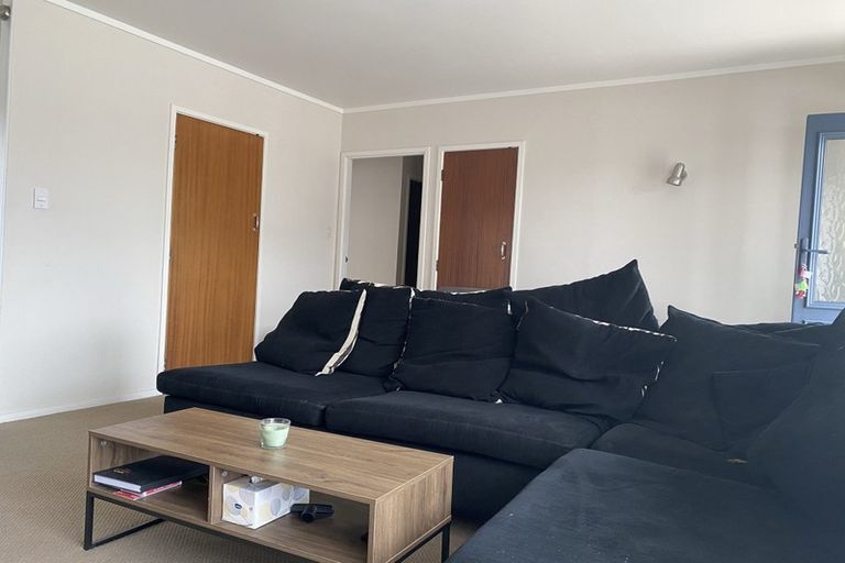 Photo of property in 1/114 Te Atatu Road, Te Atatu South, Auckland, 0610